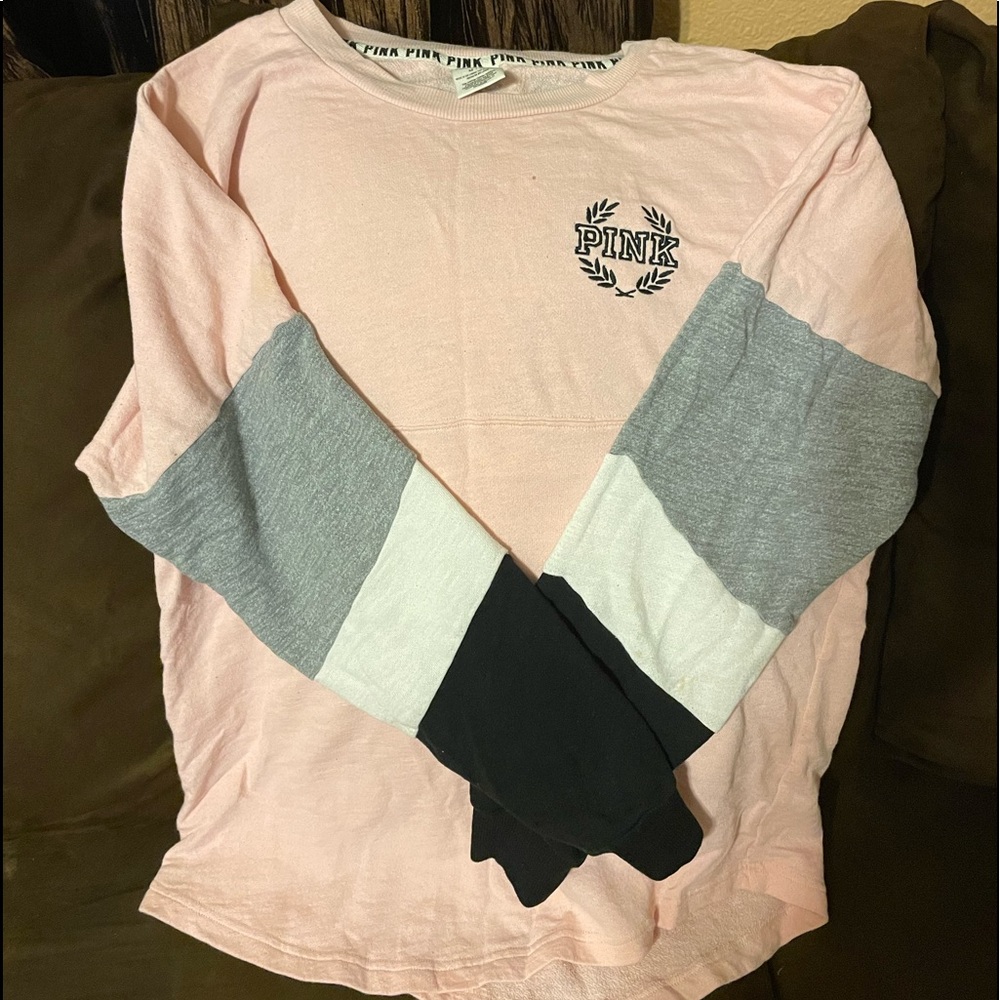 Long sleeve Authentic PINK shirt. Size Medium. Super cute and comfy.